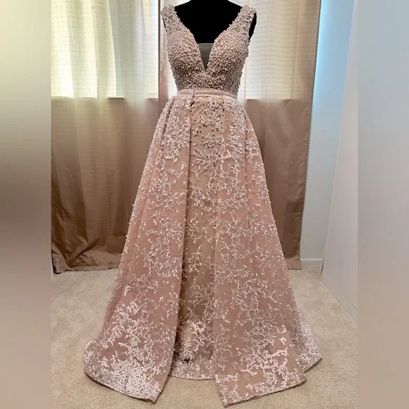 Blush pink Wedding Dress w/detachable train! Hand beaded pearls and lace! - Picture 3 of 12